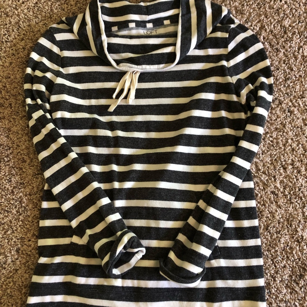 Small cowl striped sweatshirt